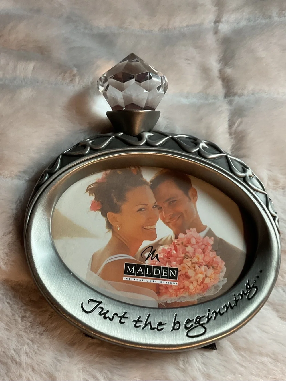 Malden Silver Oval Heart Frame with Crystal Accent